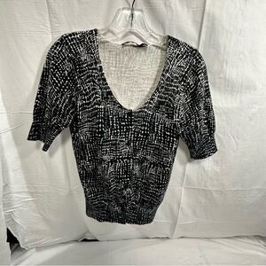 42 The limited women’s size small cardigan black and white